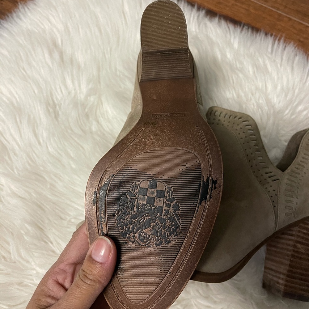 Boots - Picture 4 of 4